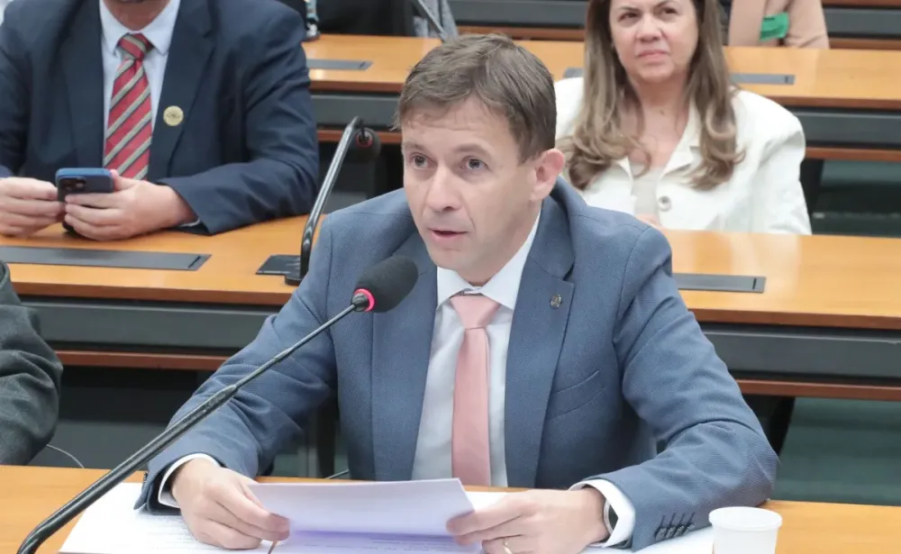 Deputado Eduardo Velloso é alvo de operação que apura desvio de emendas Pix