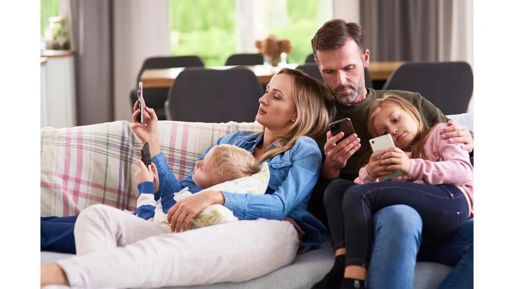 Entre Telas e Laços: O Equilíbrio Necessário na Era Digital