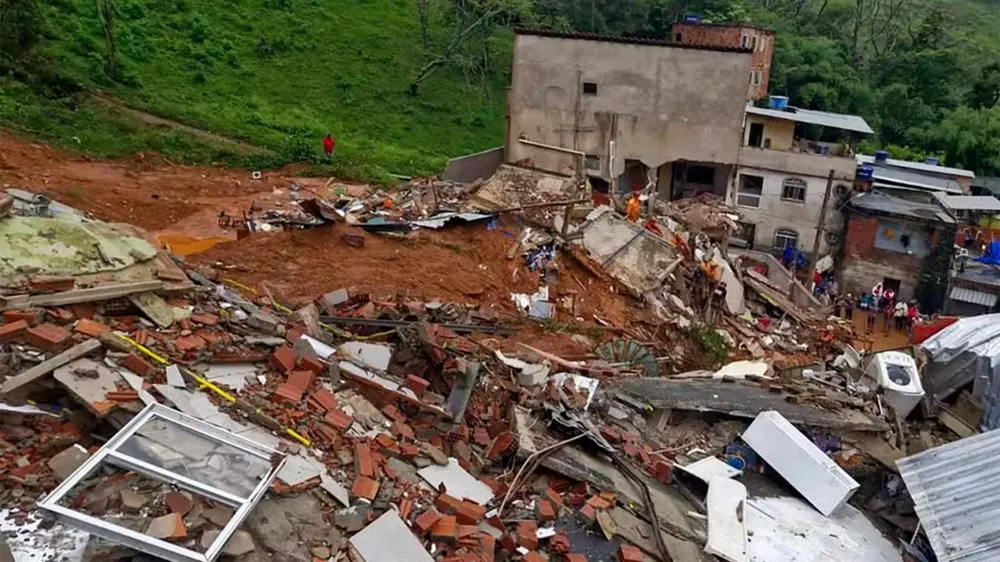 Chuvas deixam mortos em Juiz de Fora — Foto: Departamento dos Bombeiros de MG/ via AFP